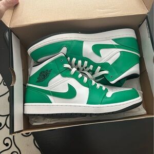 Jordan 1 “Celtics” Green and White Sneakers